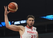 开云体育下载-美国男篮爆冷雄鹿B队，波尔津吉斯惊艳世界