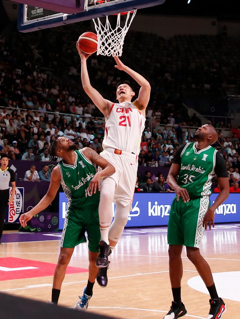 澳大利亚男篮力克尼日利亚男篮，特雷杨制霸全场