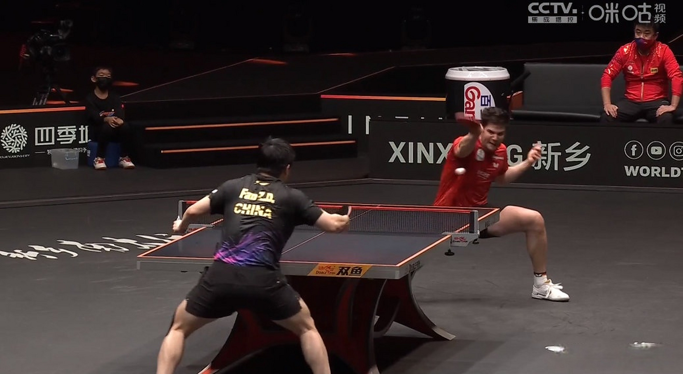 英国乒乓球队鏖战中国乒乓球队,奥恰洛夫送出助攻的简单介绍 英国乒乓球队鏖战中国乒乓球队,奥恰洛夫送出助攻的简单介绍