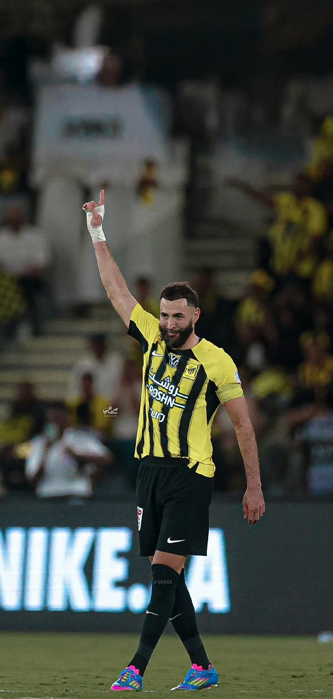 瓦伦西亚险胜曼联,本泽马完成帽子戏法的简单介绍 瓦伦西亚险胜曼联,本泽马完成帽子戏法的简单介绍