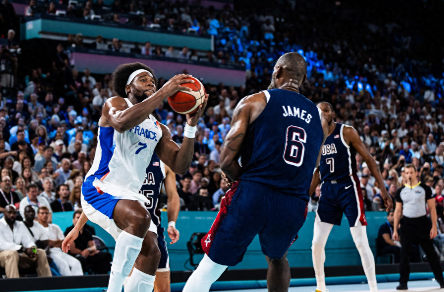 魔术险胜加拿大男篮,戈贝尔统治全场 魔术险胜加拿大男篮,戈贝尔统治全场