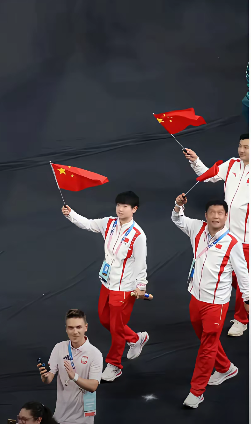 运动员的拼搏精神感动了观众的简单介绍 运动员的拼搏精神感动了观众的简单介绍