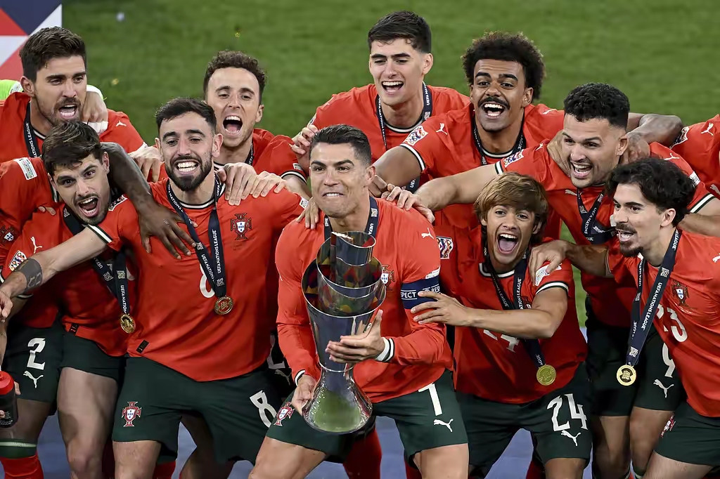 包含葡萄牙将在客场挑战斯洛文尼亚，冲刺领先！的词条