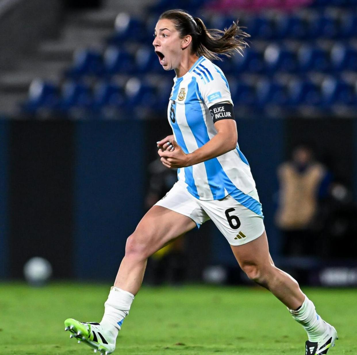 美洲女足冠军战场烽火连天红遍天际 美洲女足冠军战场烽火连天红遍天际