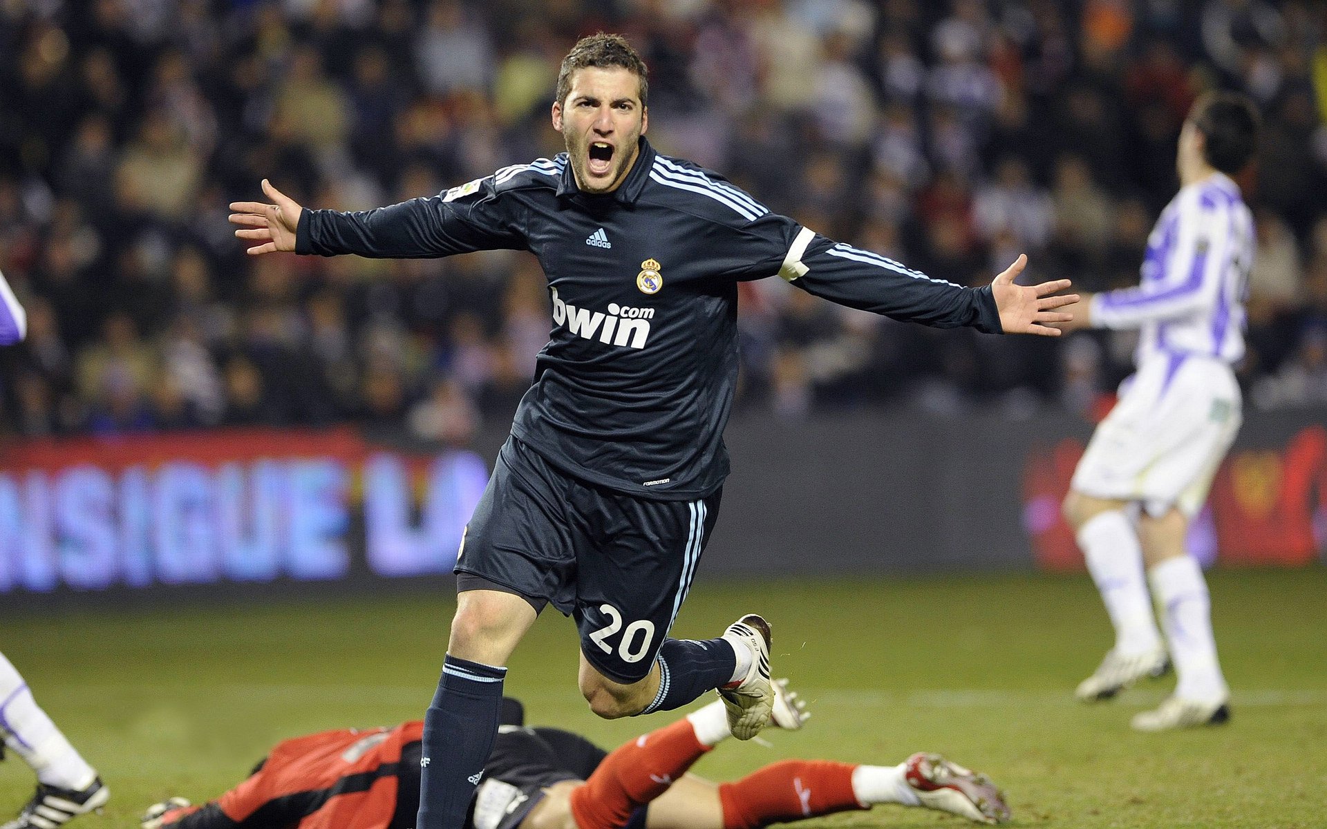 世界杯焦点战，日本以精密节奏掌控力击溃尼日利亚