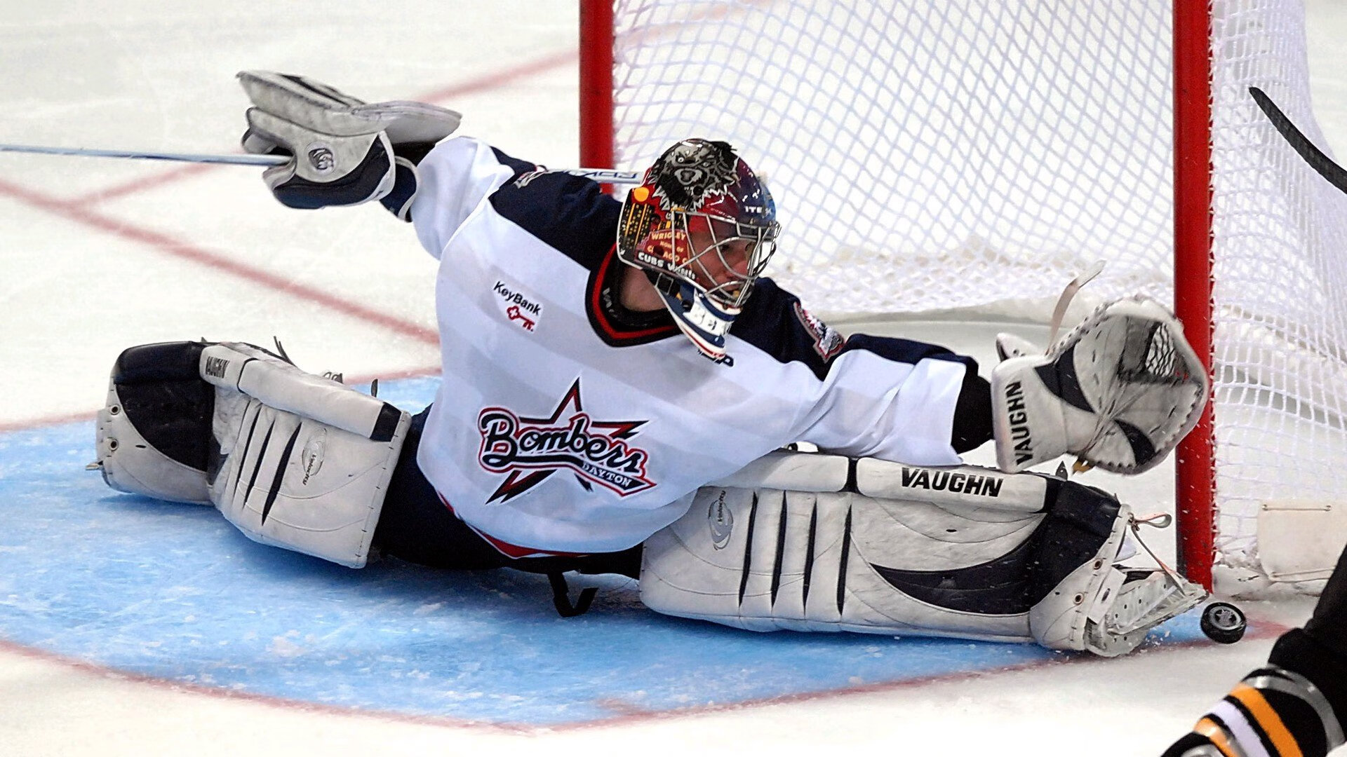 迈凯伦横扫红牛二队,佩雷兹关键制胜,一场策略与勇气的完美演绎