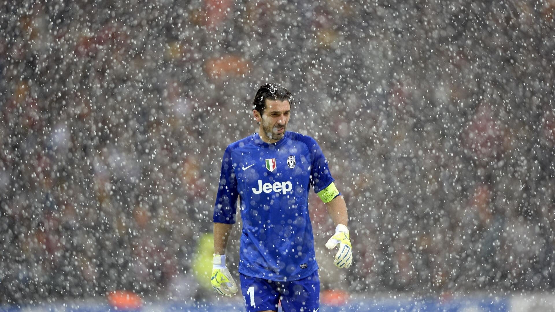 诺里斯点燃赛场，梅赛德斯绝杀迈凯伦，一场改写历史的终极对决